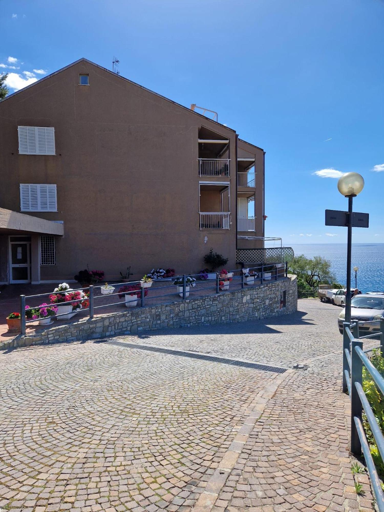 La Finestra Sul Golfo Lägenhet Ospedaletti Exteriör bild